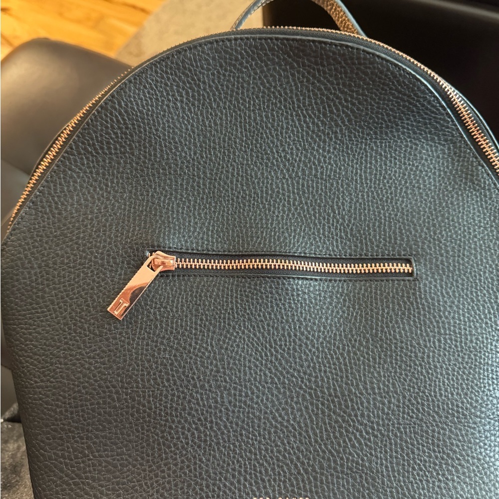 Ted Baker Jarvis Rugsack
EXCELLENT CONDITION
USED less than 5 times - Picture 3 of 5